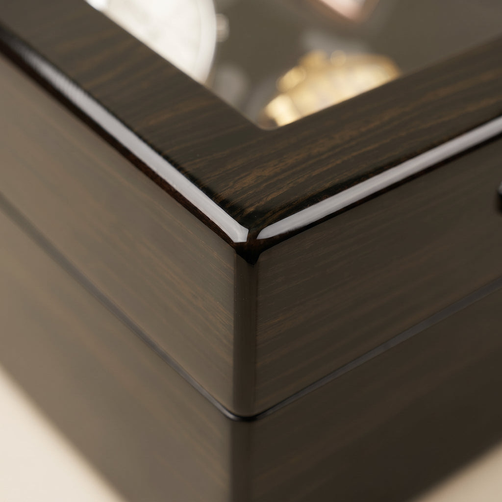 Hochglanzpolierte Ebenholzoptik im Detail